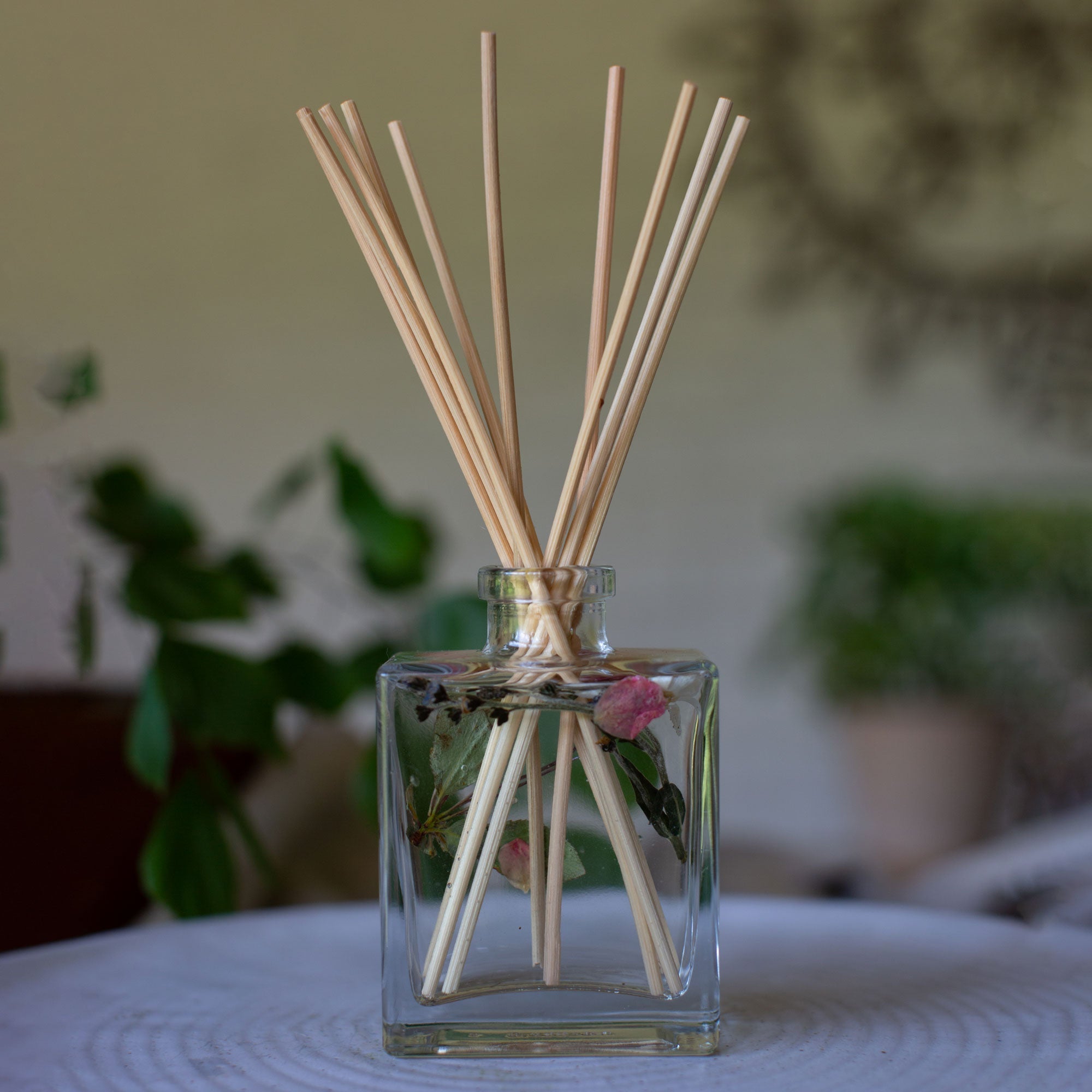 Apricot Rose 4 oz Botanical Diffuser