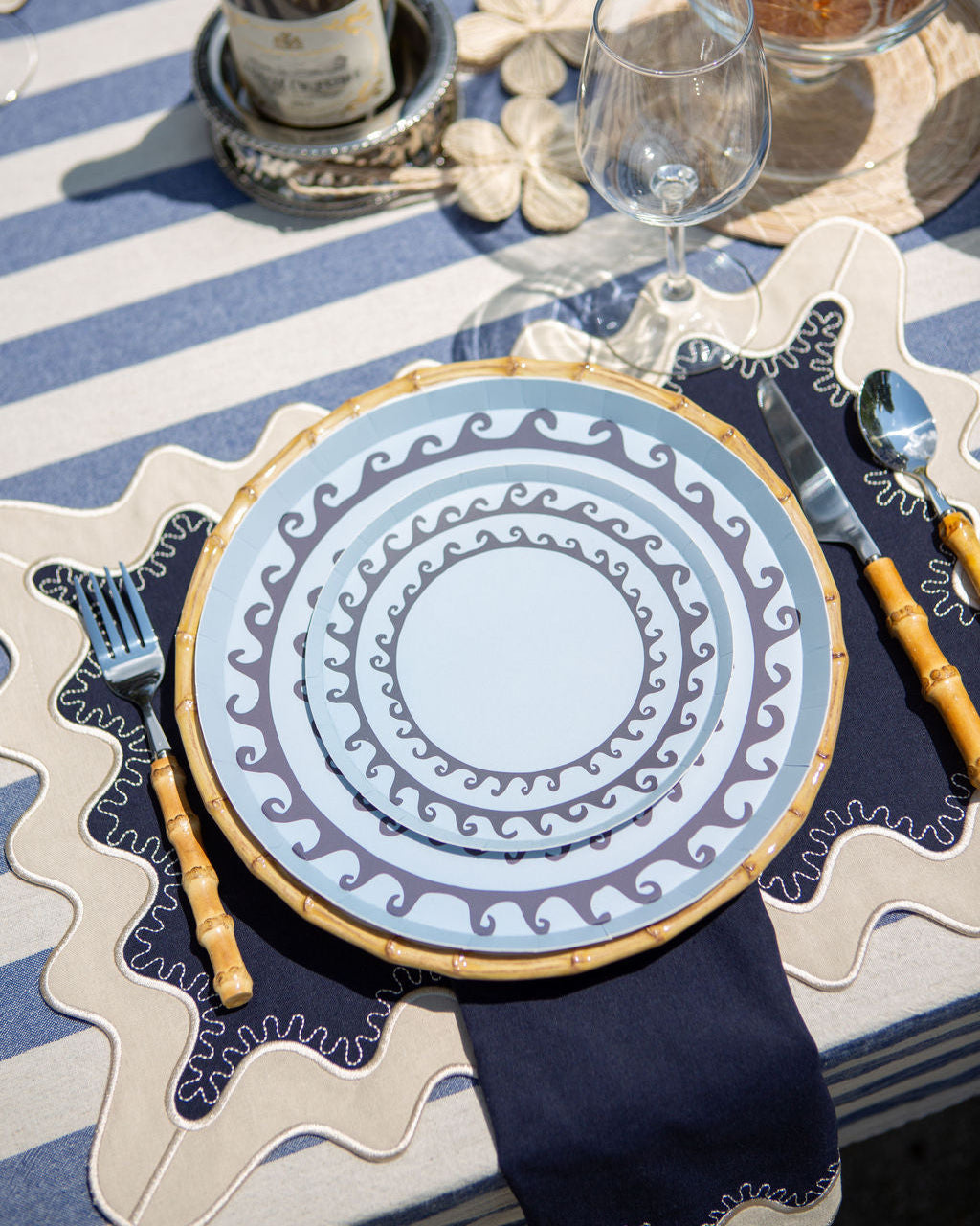 The Figata Napkin Set of 4 - Navy / Cream