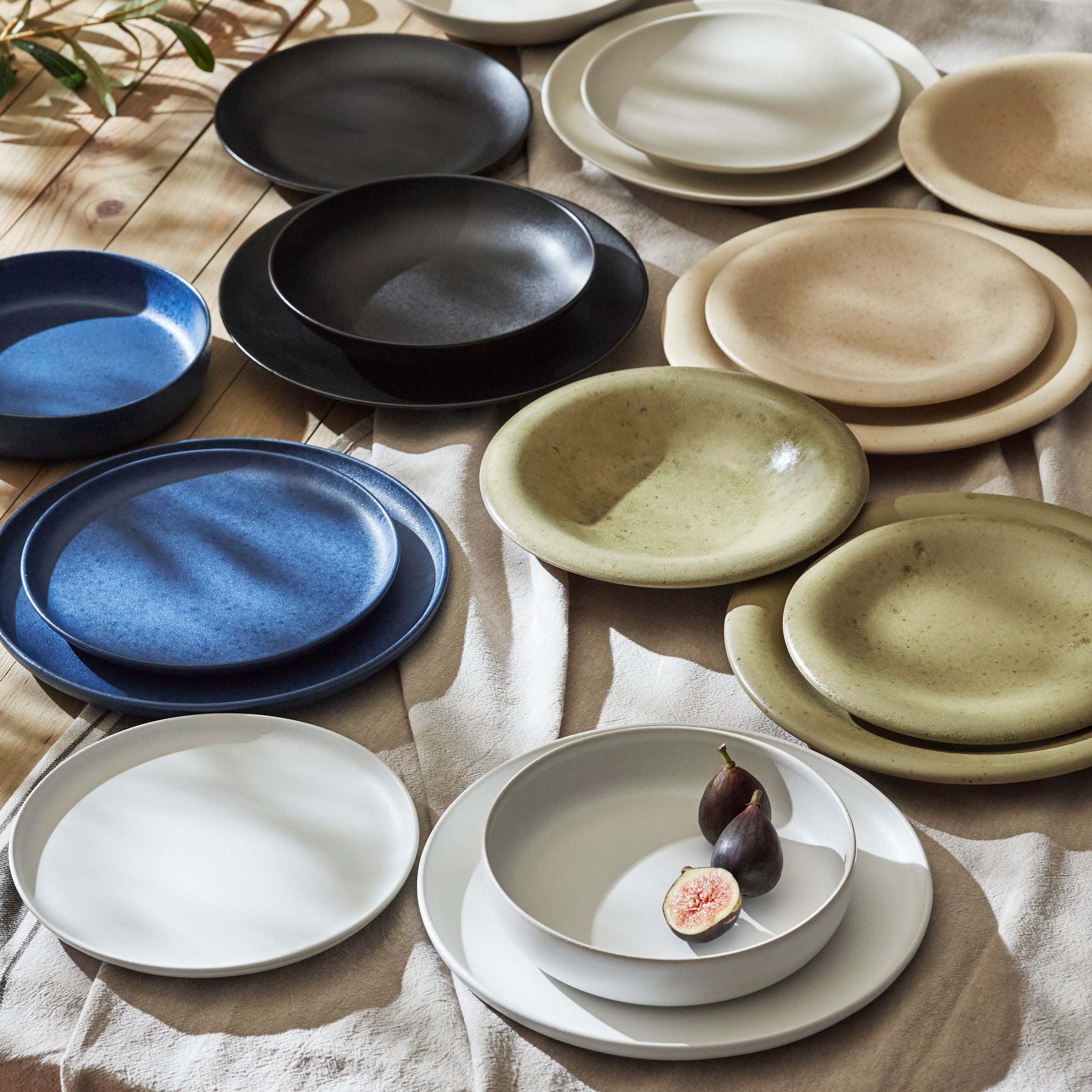 Aro Stoneware Dinnerware Set - Green Matte - Crafted in Portugal - Scratch-Resistant
