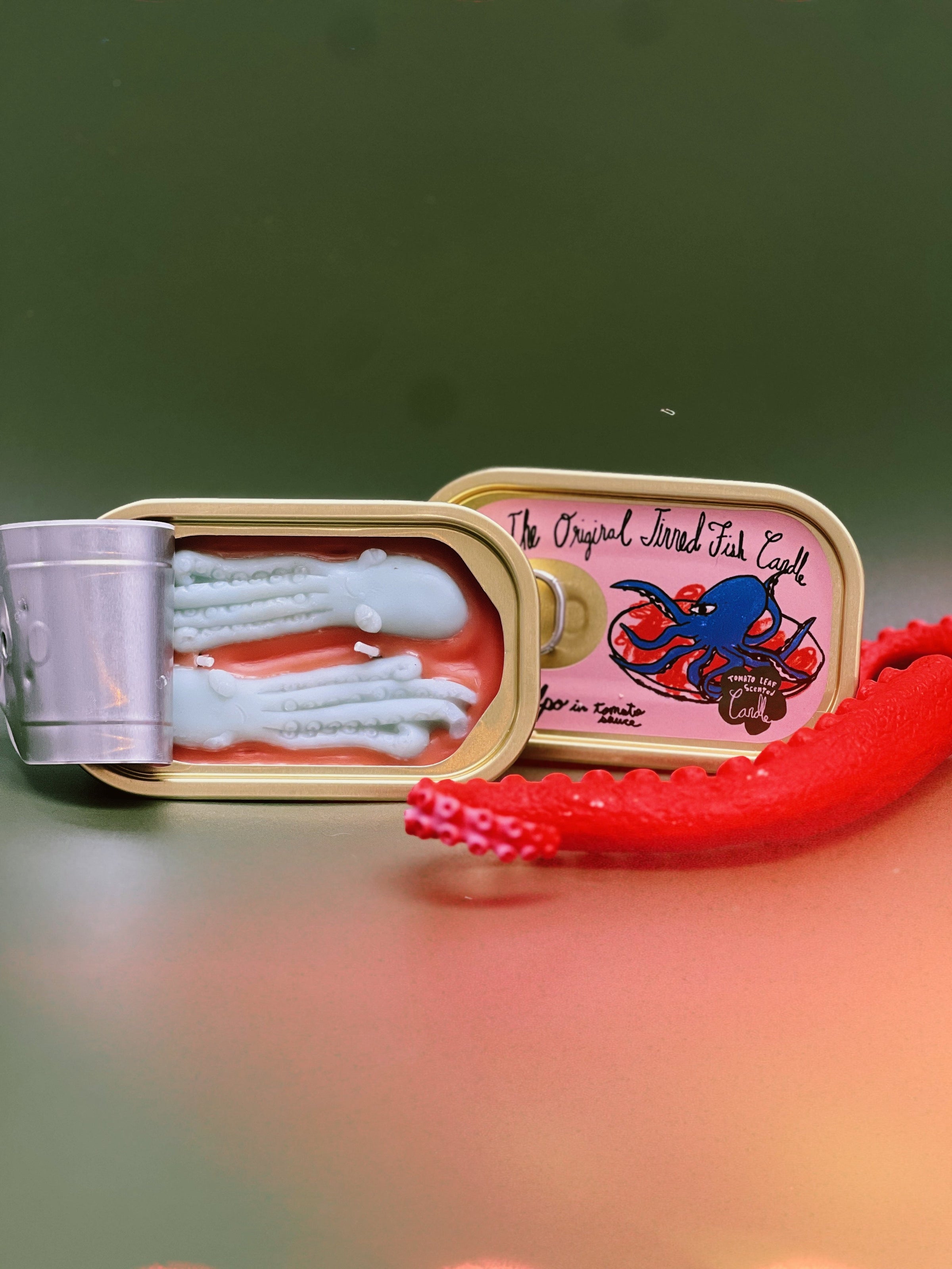 Tinned Fish Candle - Pulpo in Tomato Sauce (Tomato Leaf Scented)