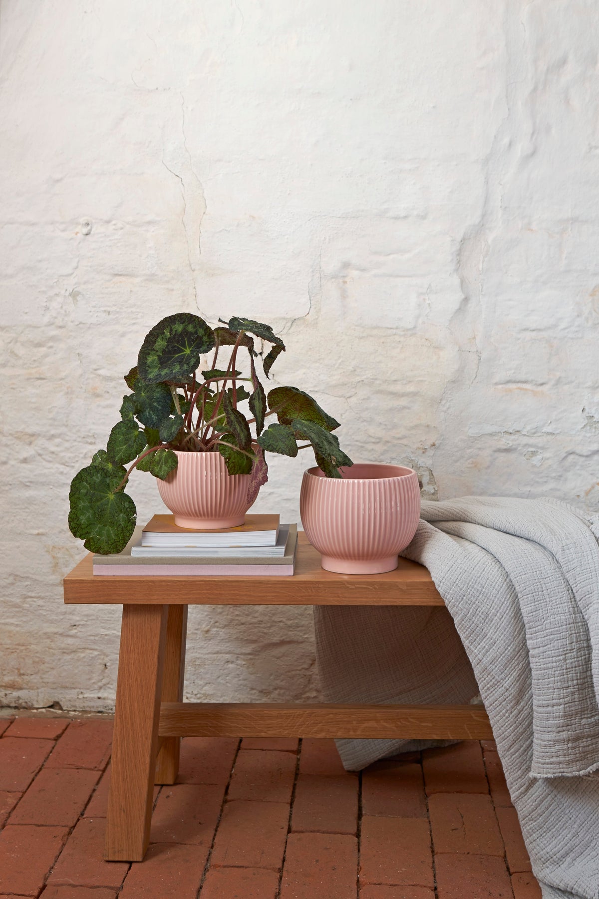 Knabstrup Flowerpot with Grooves, Pink