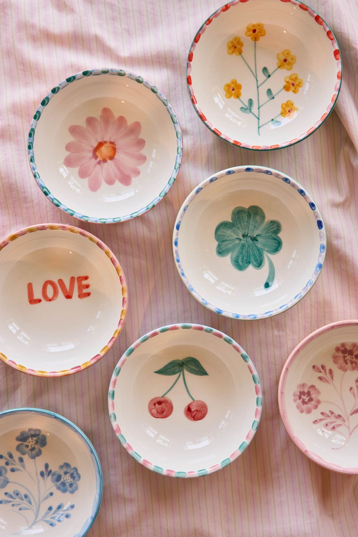 Ceramic Bowl with Hand-painted LOVE - Pink - 10.14 oz