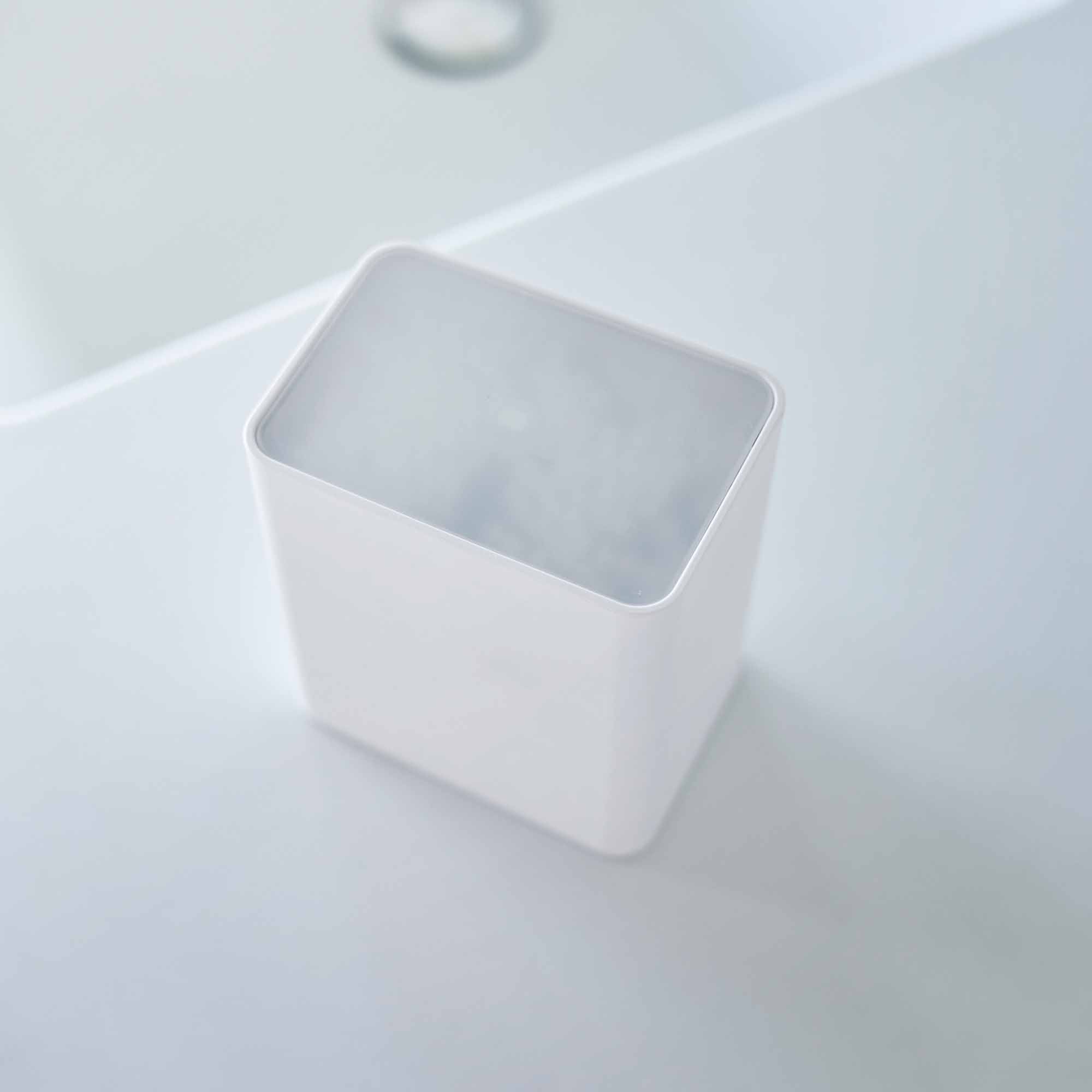 Cotton Swab Push-Top Case