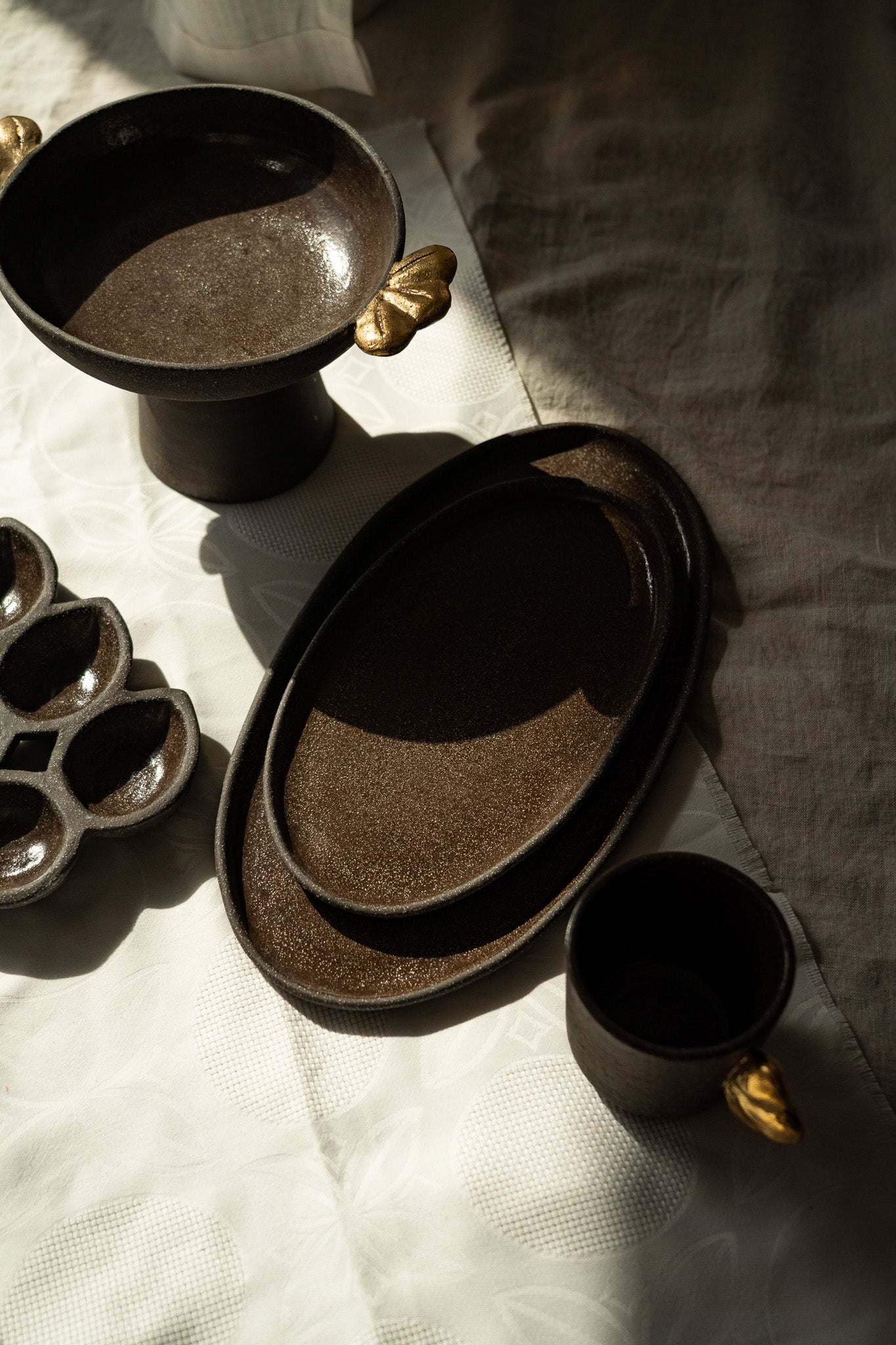 Stoneware Fruit Bowl "Pumpernickel" with Gold Leaves