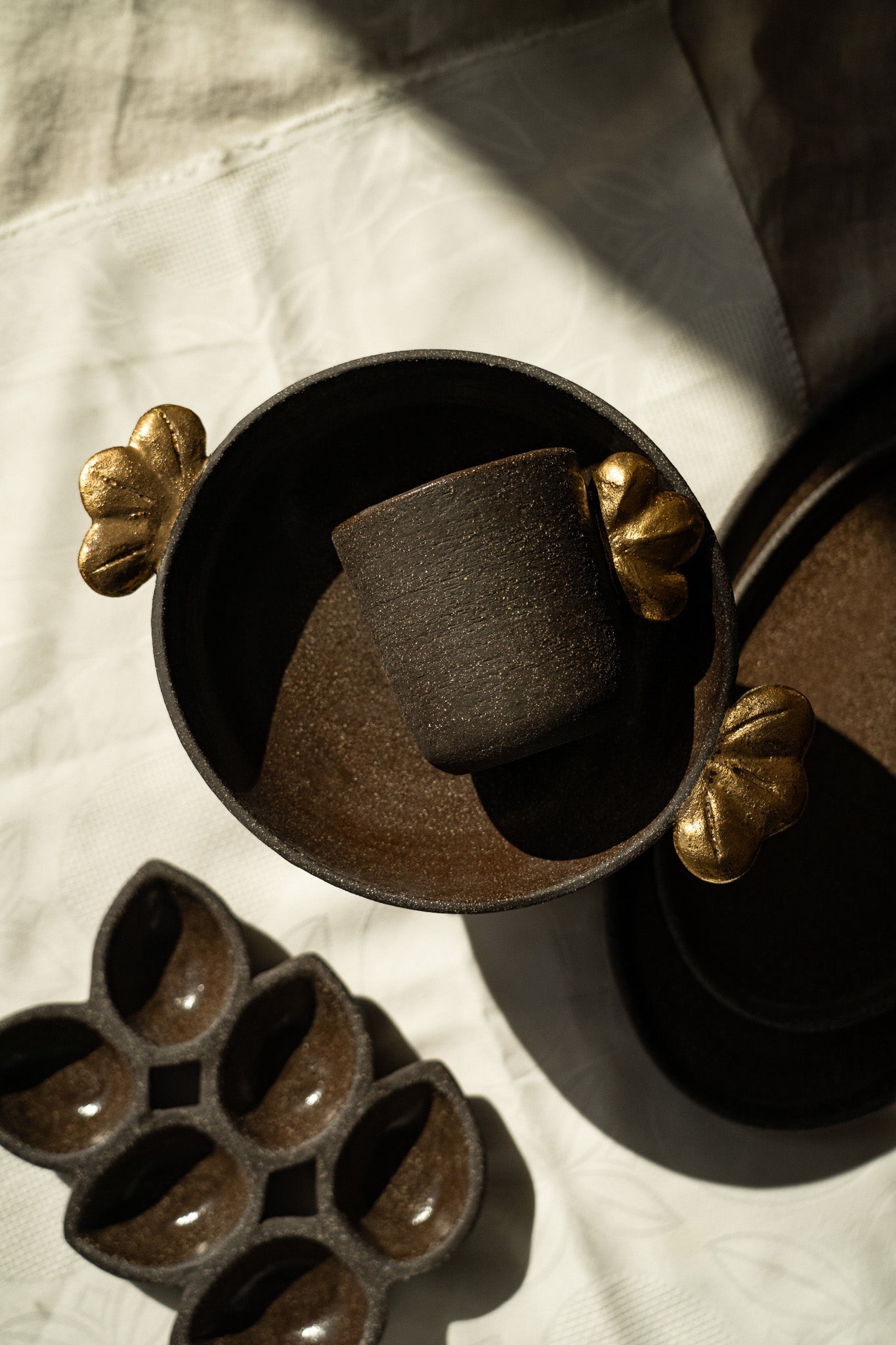Stoneware Fruit Bowl "Pumpernickel" with Gold Leaves