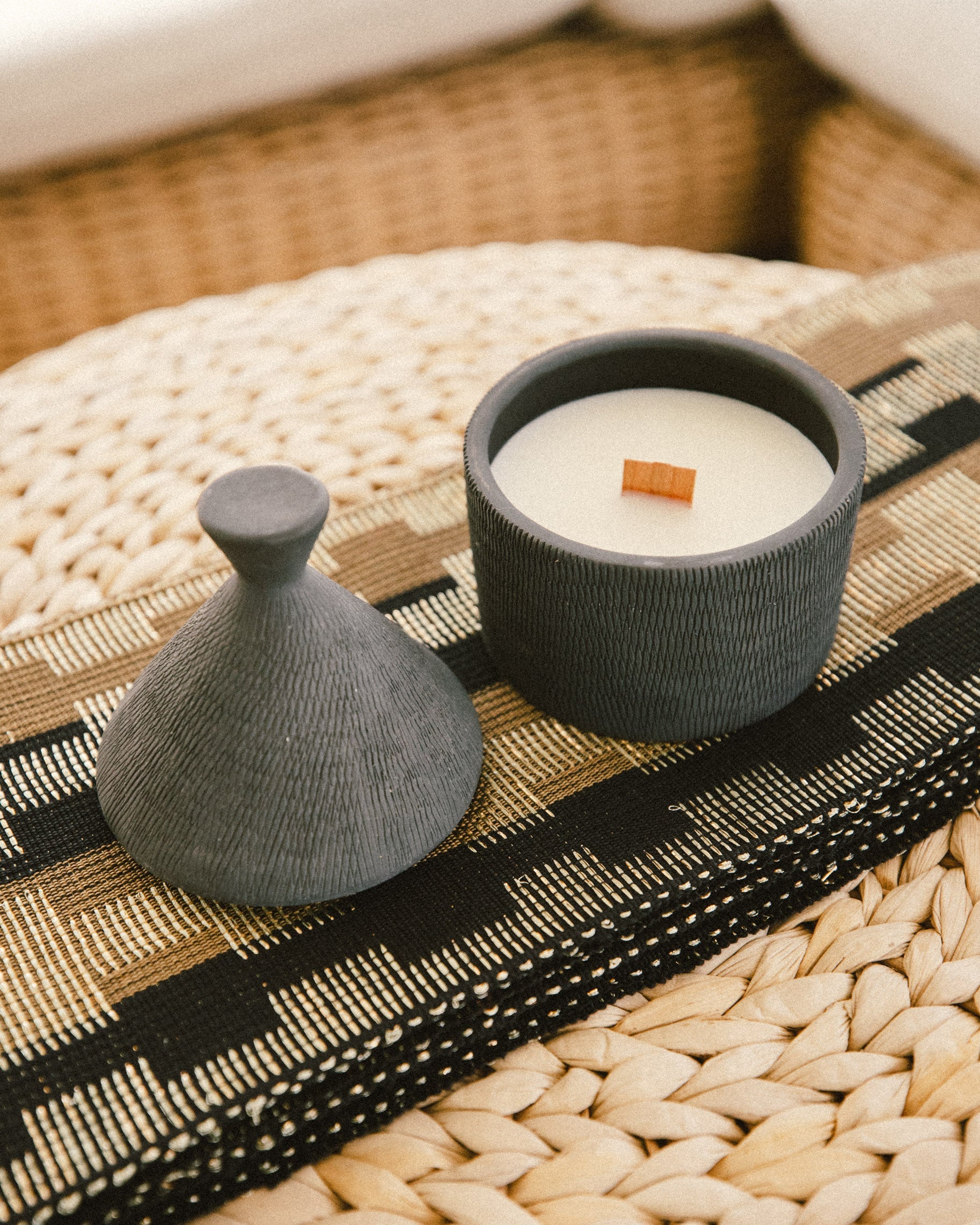 ÌHÉ Soy Candle - Charcoal