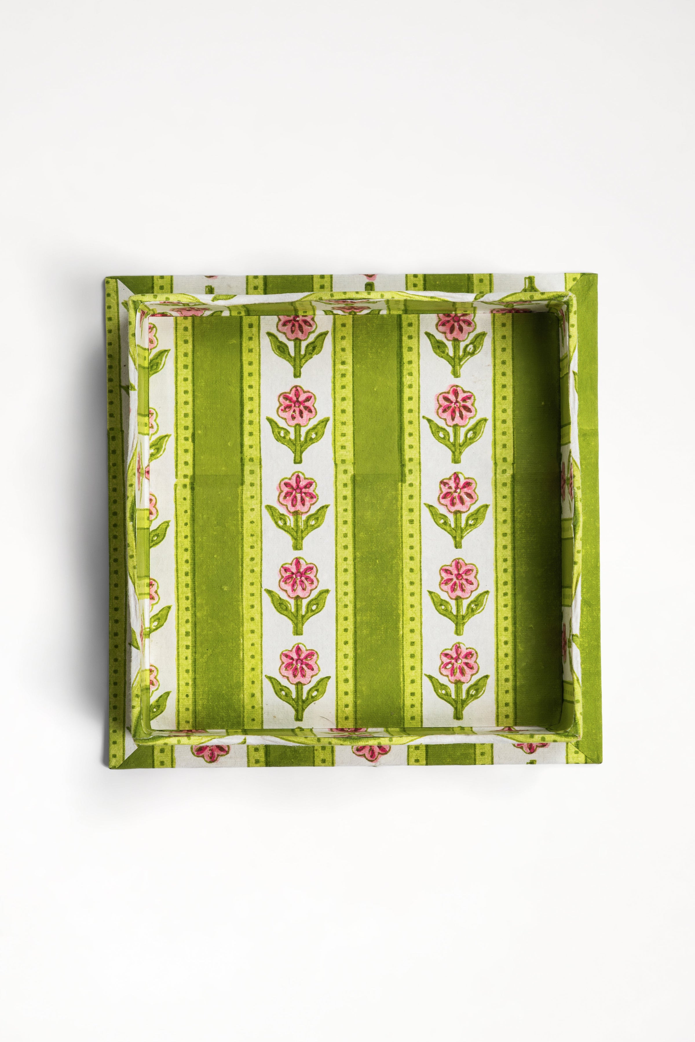 Nesting Scalloped Cotton Garden Blockprint Trays in Green