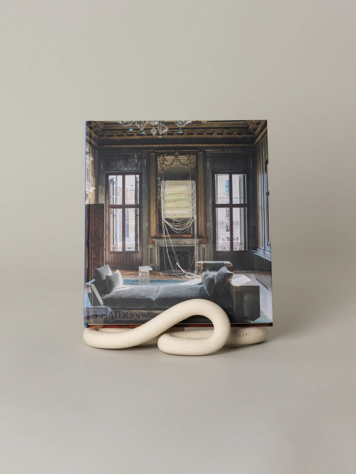 Lumbra Book Stand