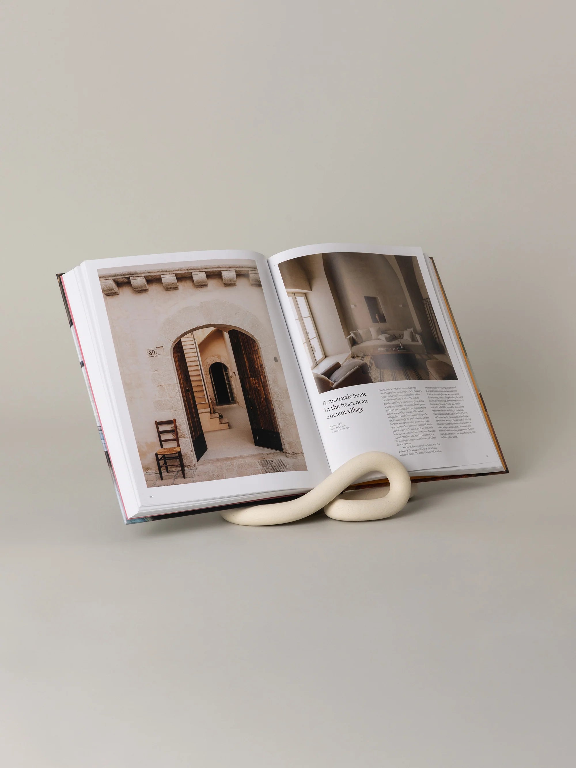 Lumbra Book Stand