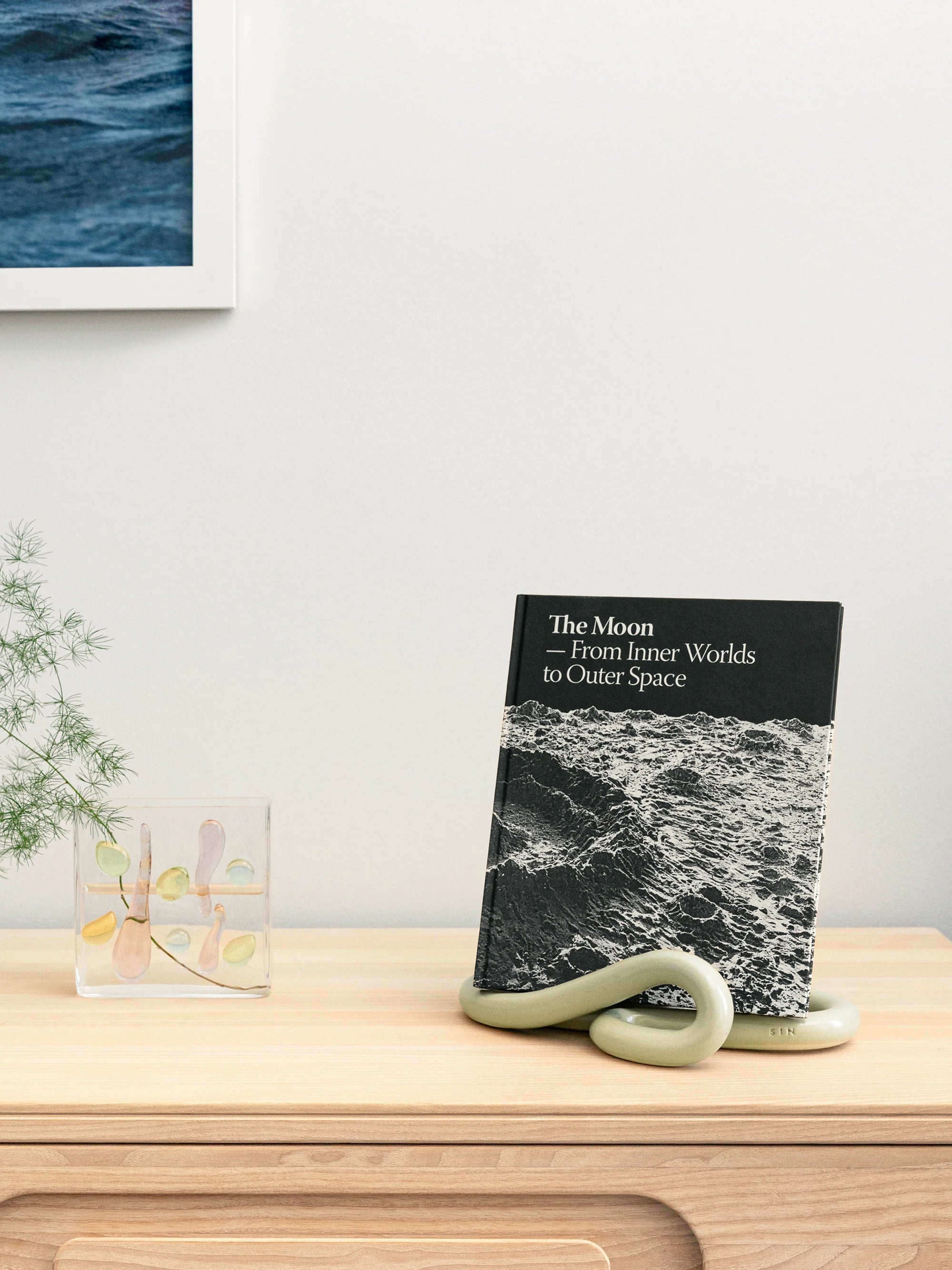 Lumbra Book Stand
