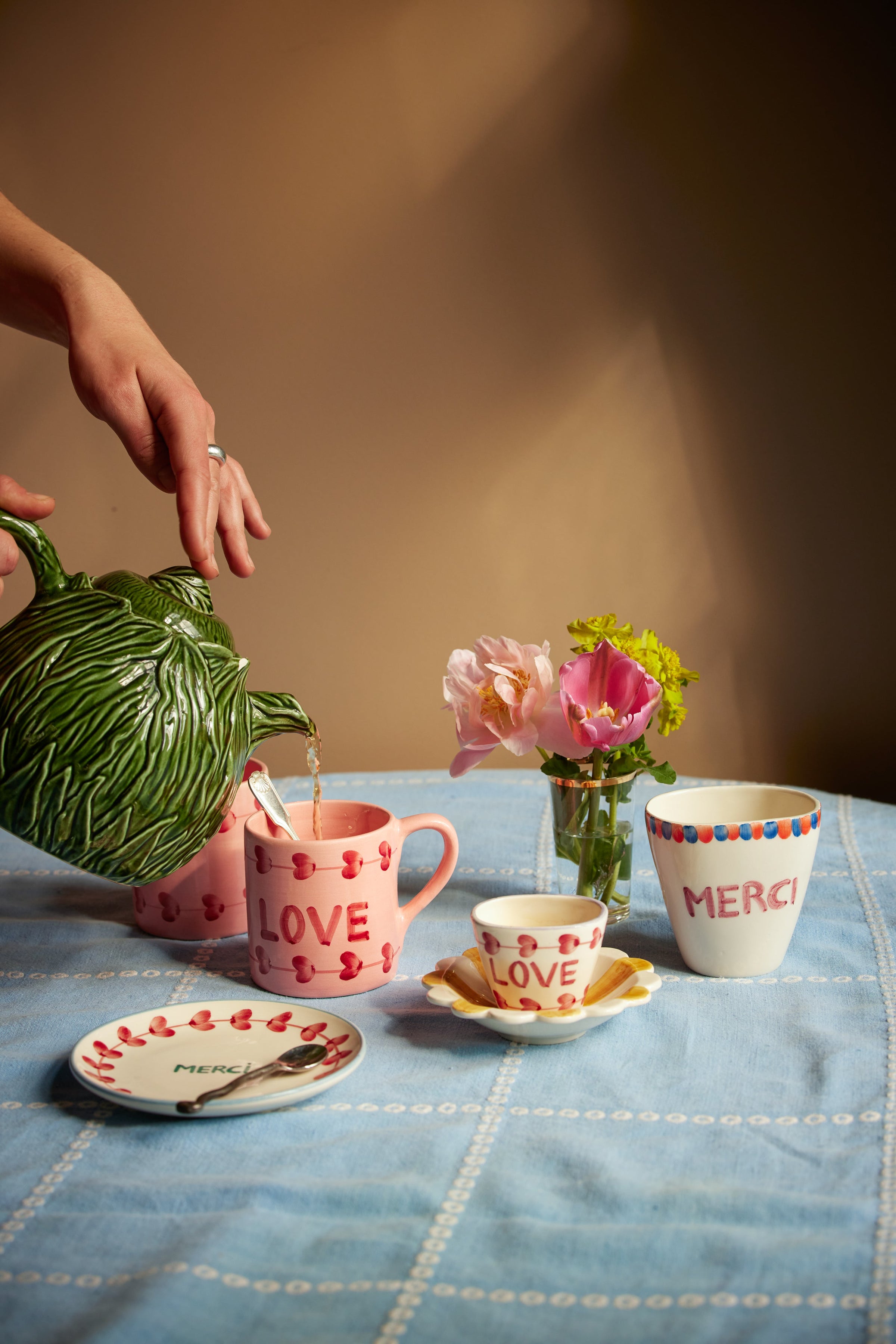 Ceramic Teapot with Embossed Kale Design - Hand Painted - 1,6L / 54.1 oz