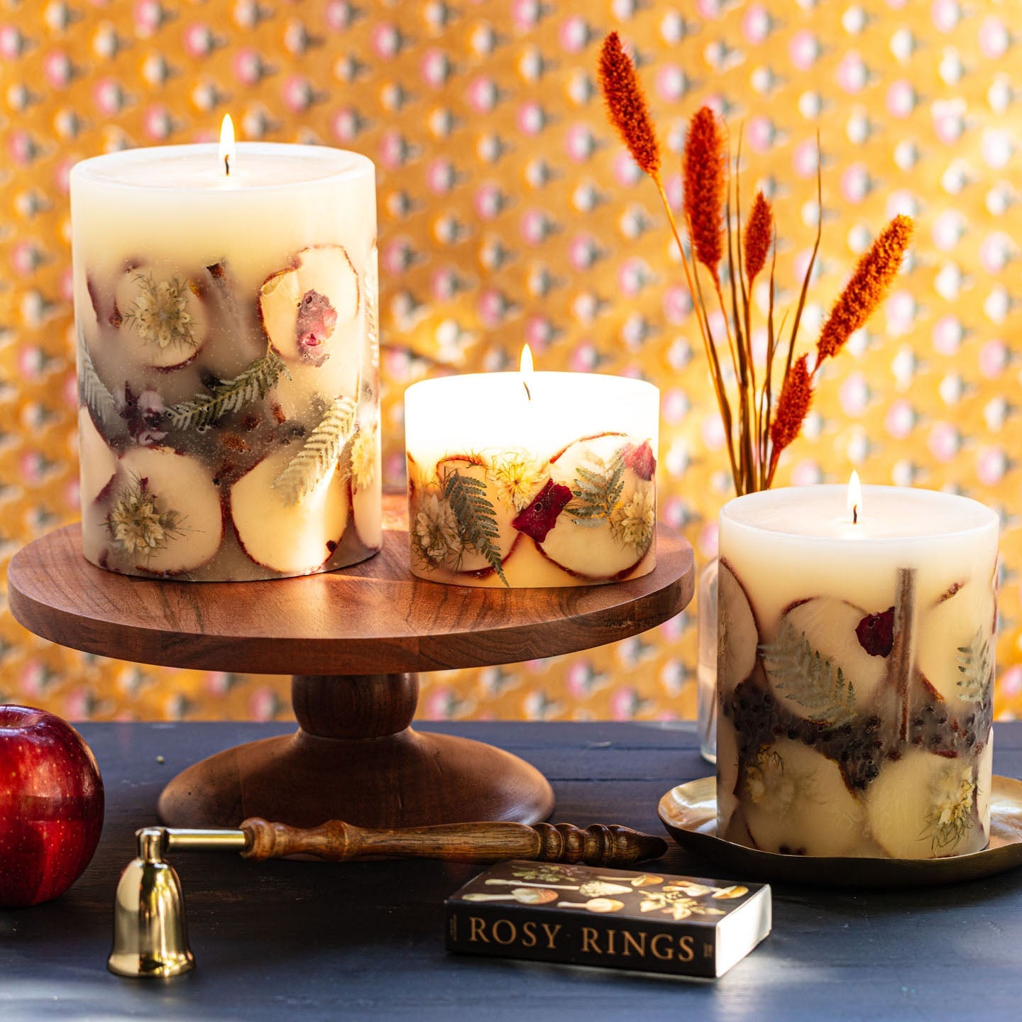 Spicy Apple Petite Oval Botanical Candle