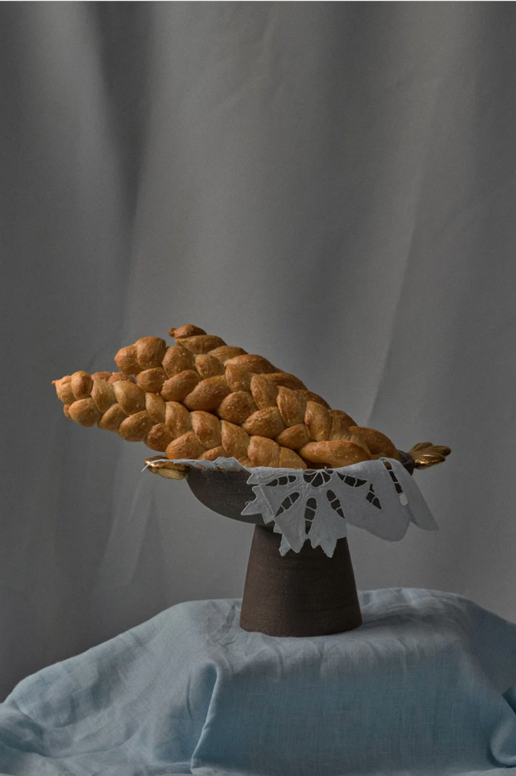 Stoneware Fruit Bowl "Pumpernickel" with Gold Leaves