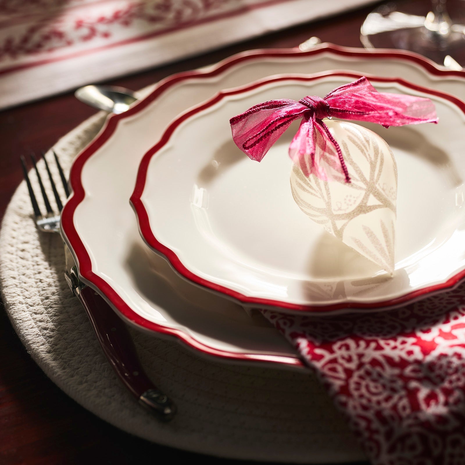 Stella Scalloped Crimson Salad Plate