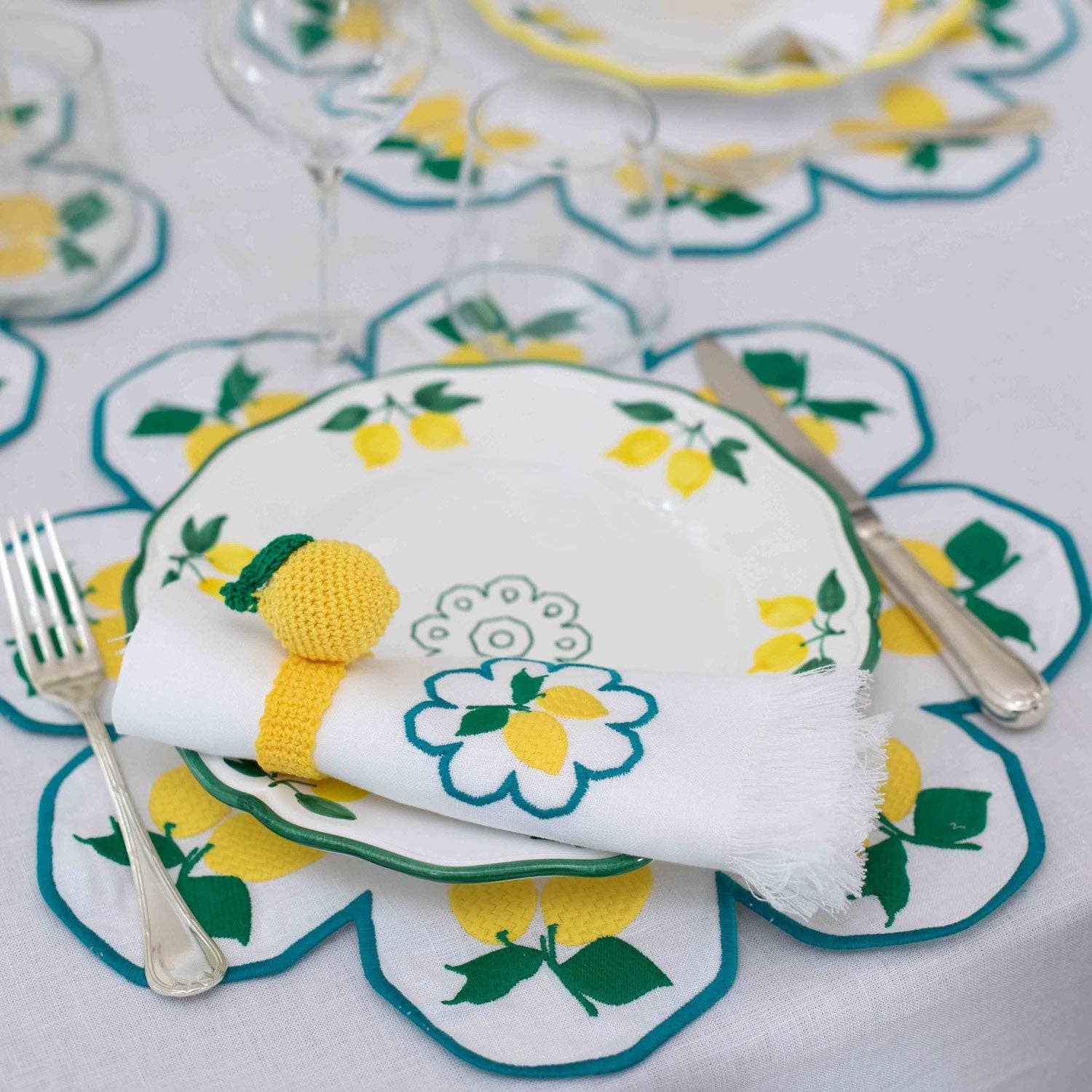 DINNER PLATE LEMONS