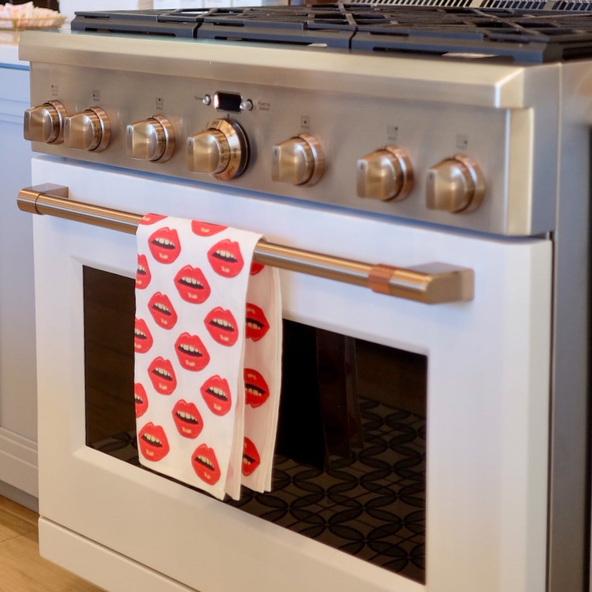 BISOUS BISOUS! tea towel
