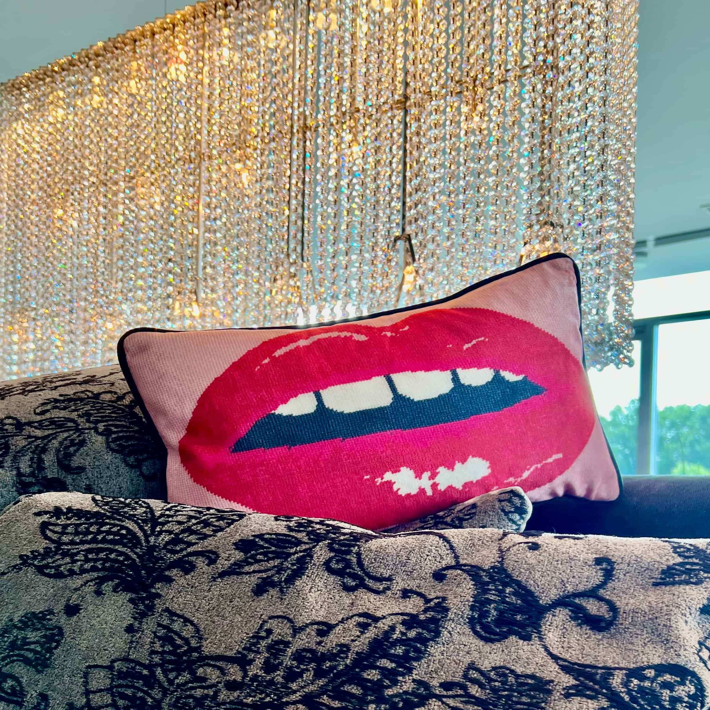Embrasse Moi - Velvet Pillow