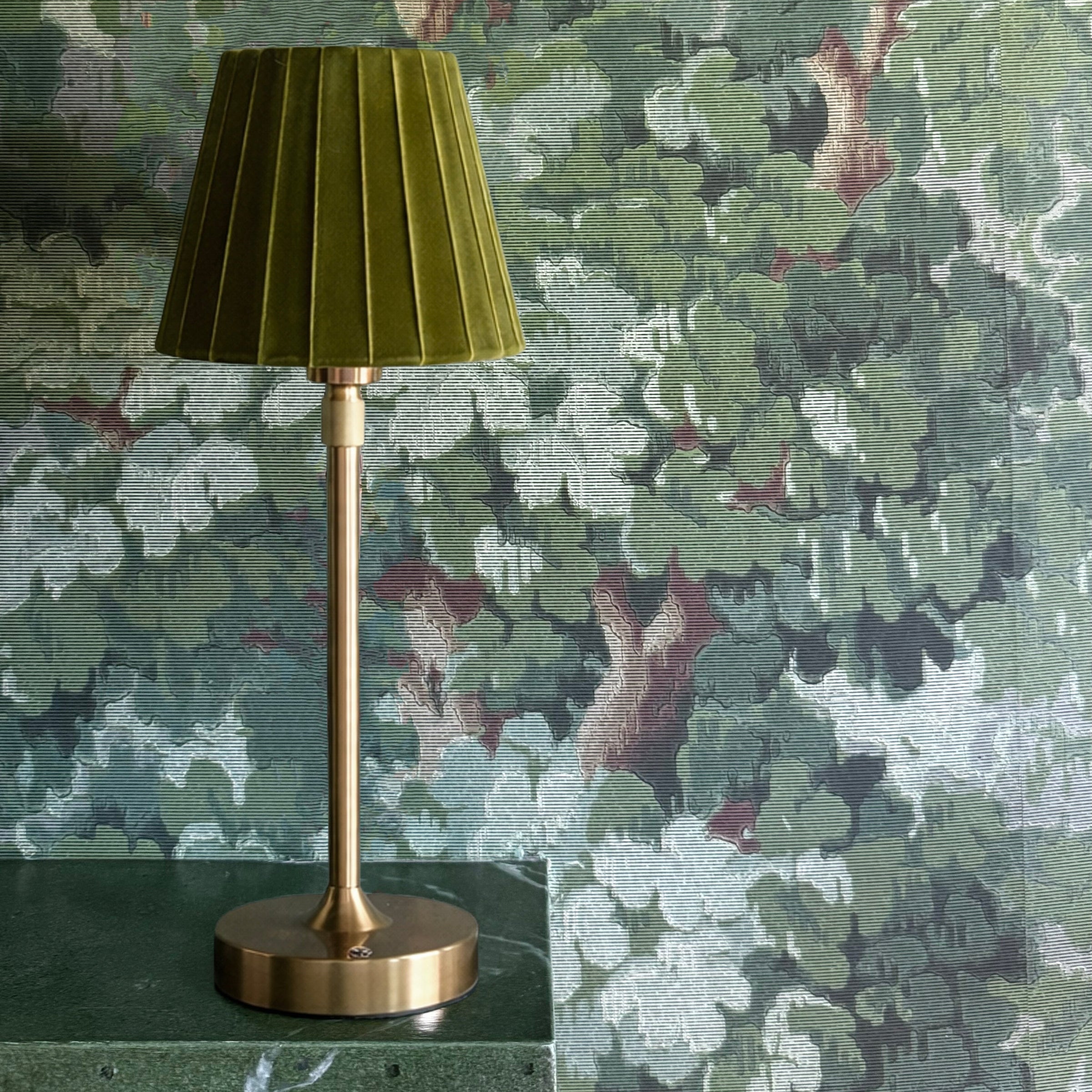 Pietra green extendable velvet lamp