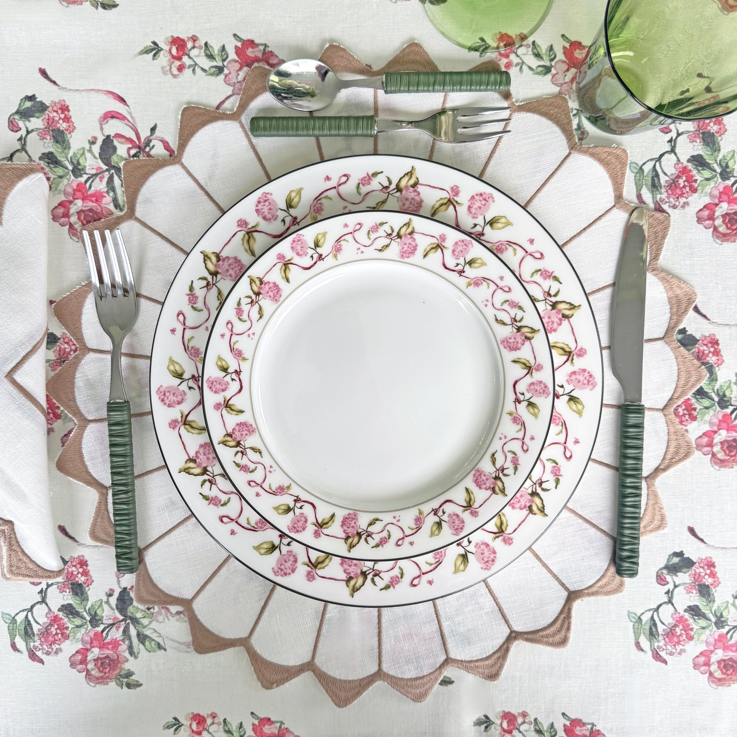 Roses linen tablecloth