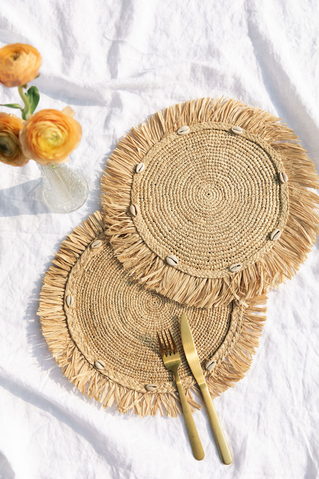 Round natural raffia tabletop with fringes, Woven raffia Placemat