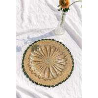 Aura Green edge placemat, Woven raffia tabletop