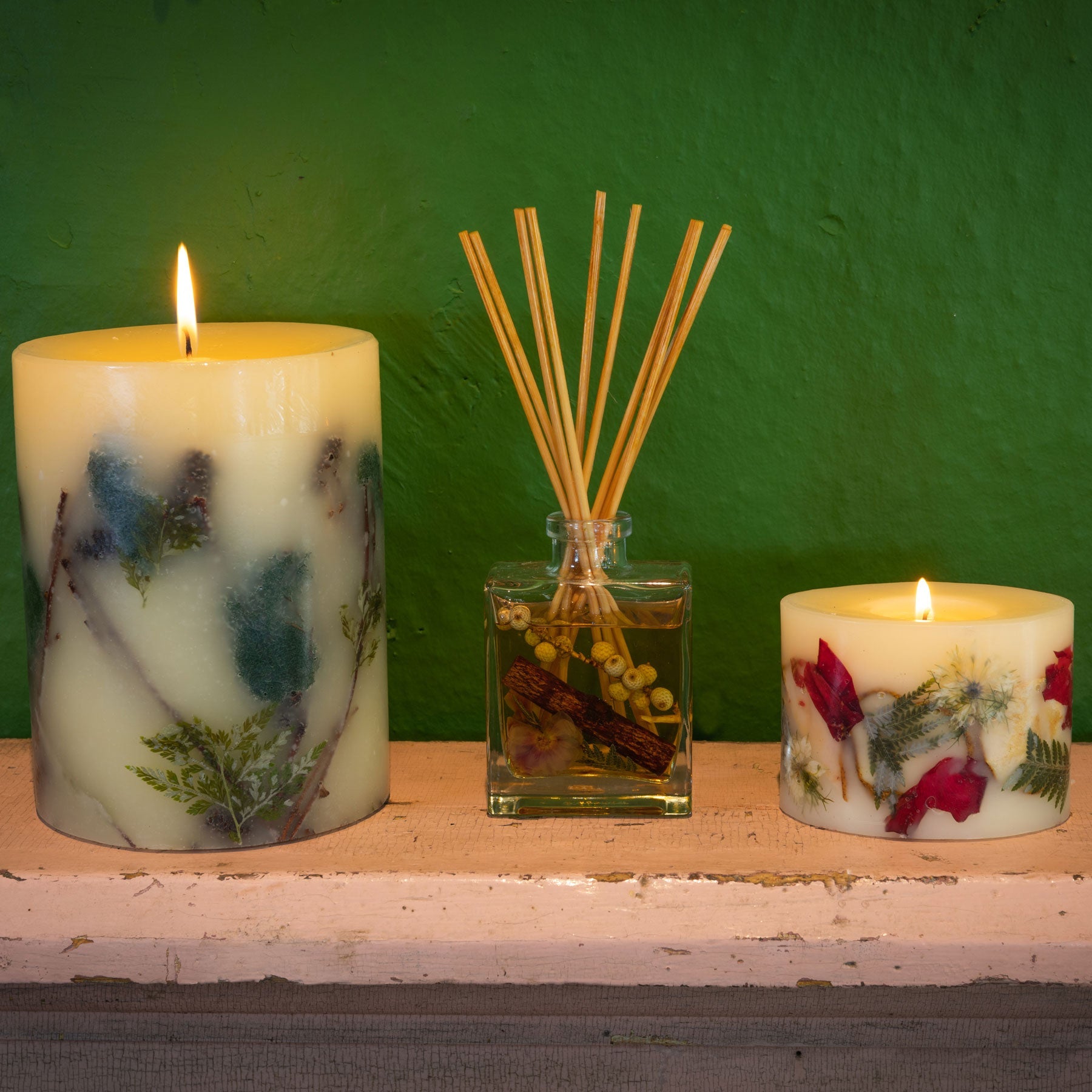 Spicy Apple Petite Oval Botanical Candle
