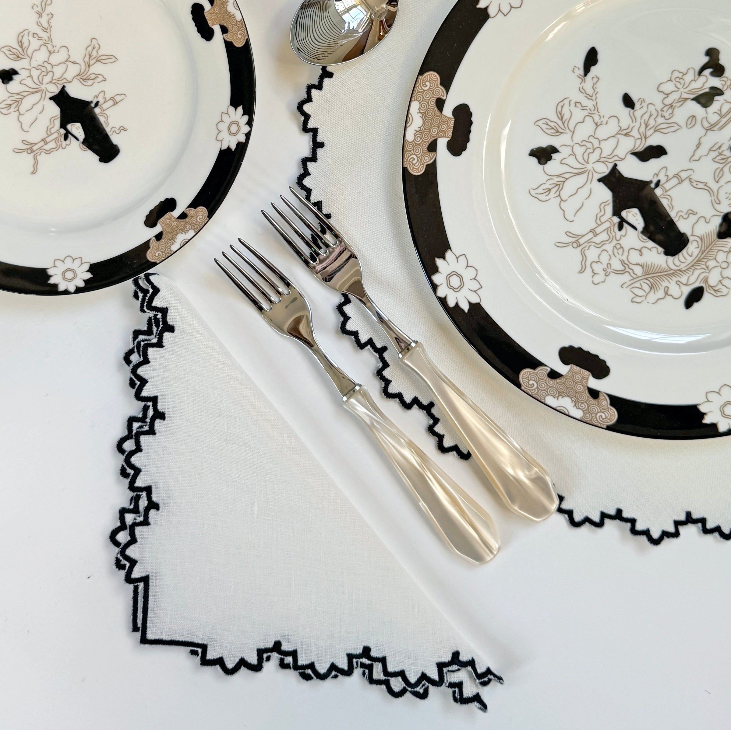 Gardenia Black Embroidered Linen Napkin (Set of 4)