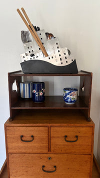 Manhattan 2050 Multi purpose holder